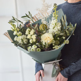 On Trend Winter Bouquet
